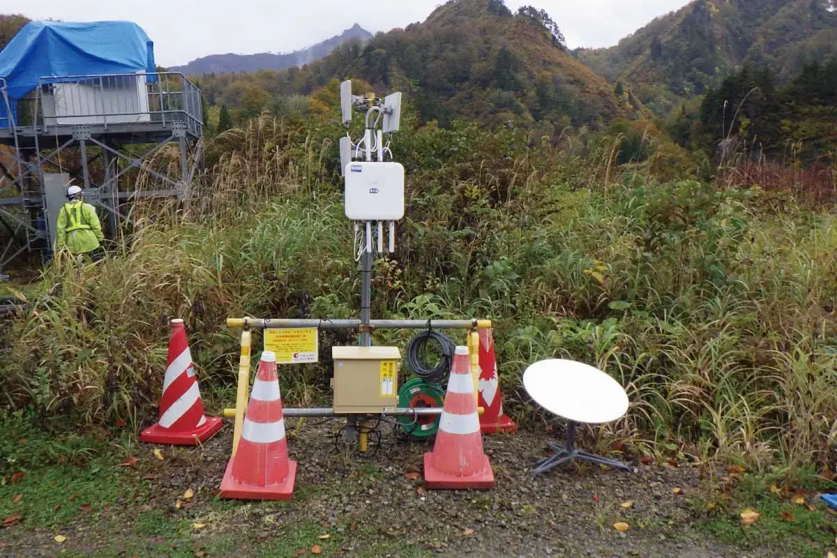 Tunnel installation of PicoCELA wireless access points by E-Trust