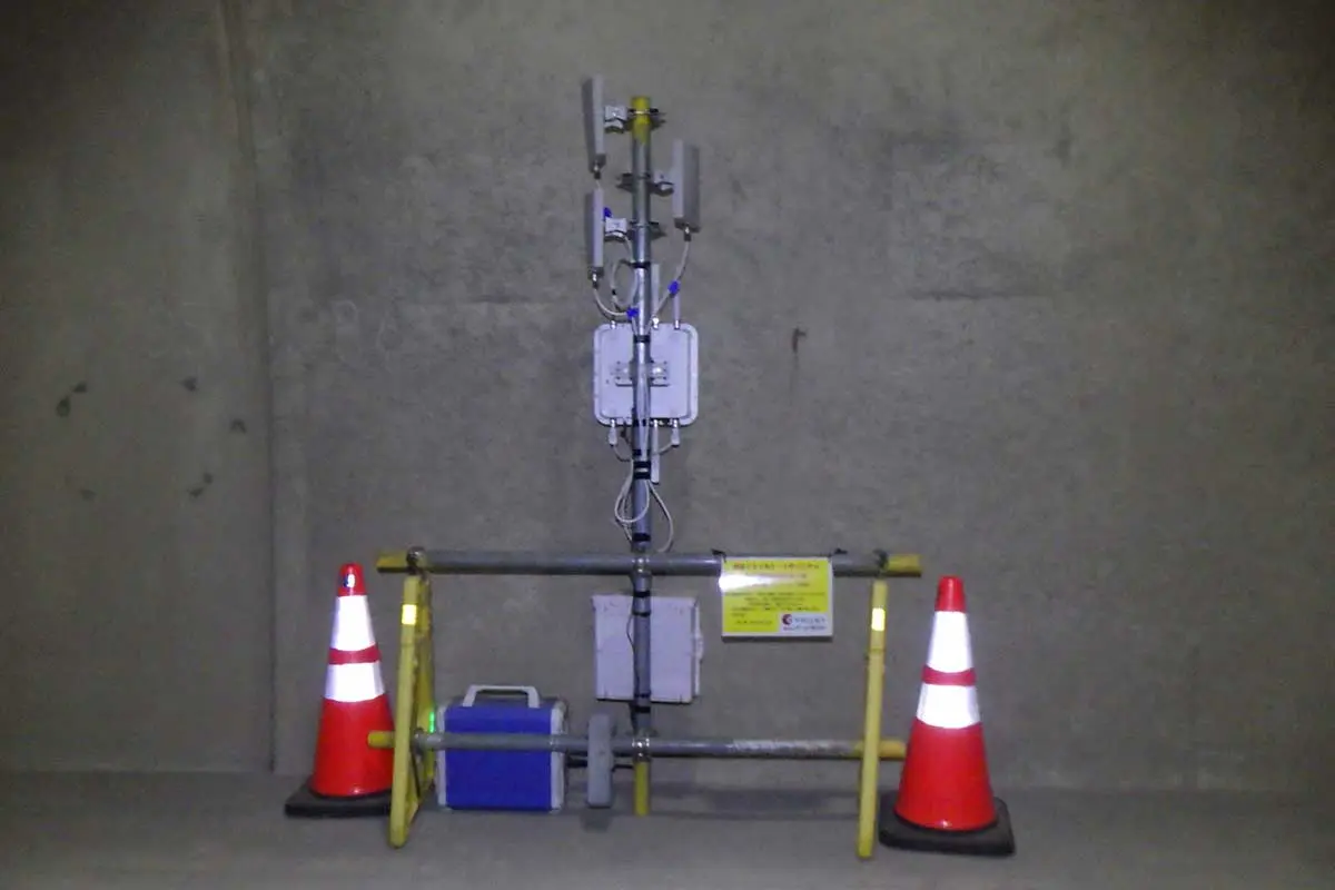 Tunnel installation of PicoCELA wireless access points by E-Trust