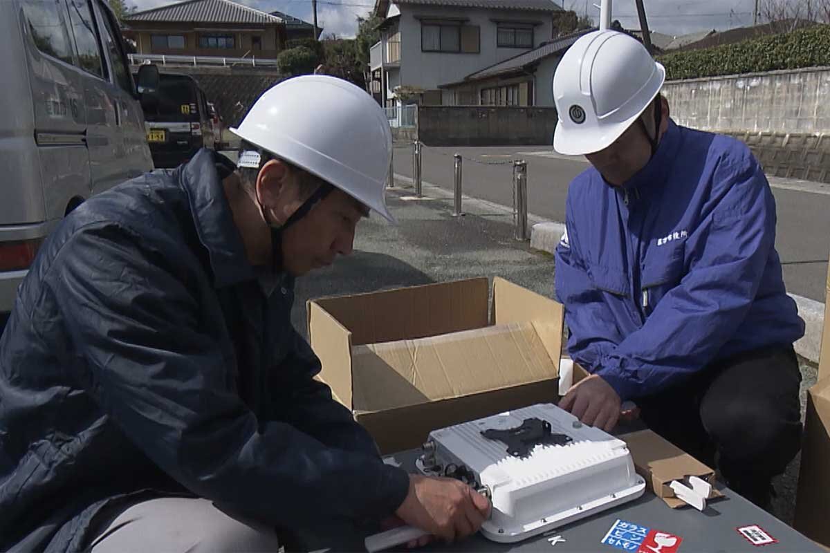 現地で機器を組立て