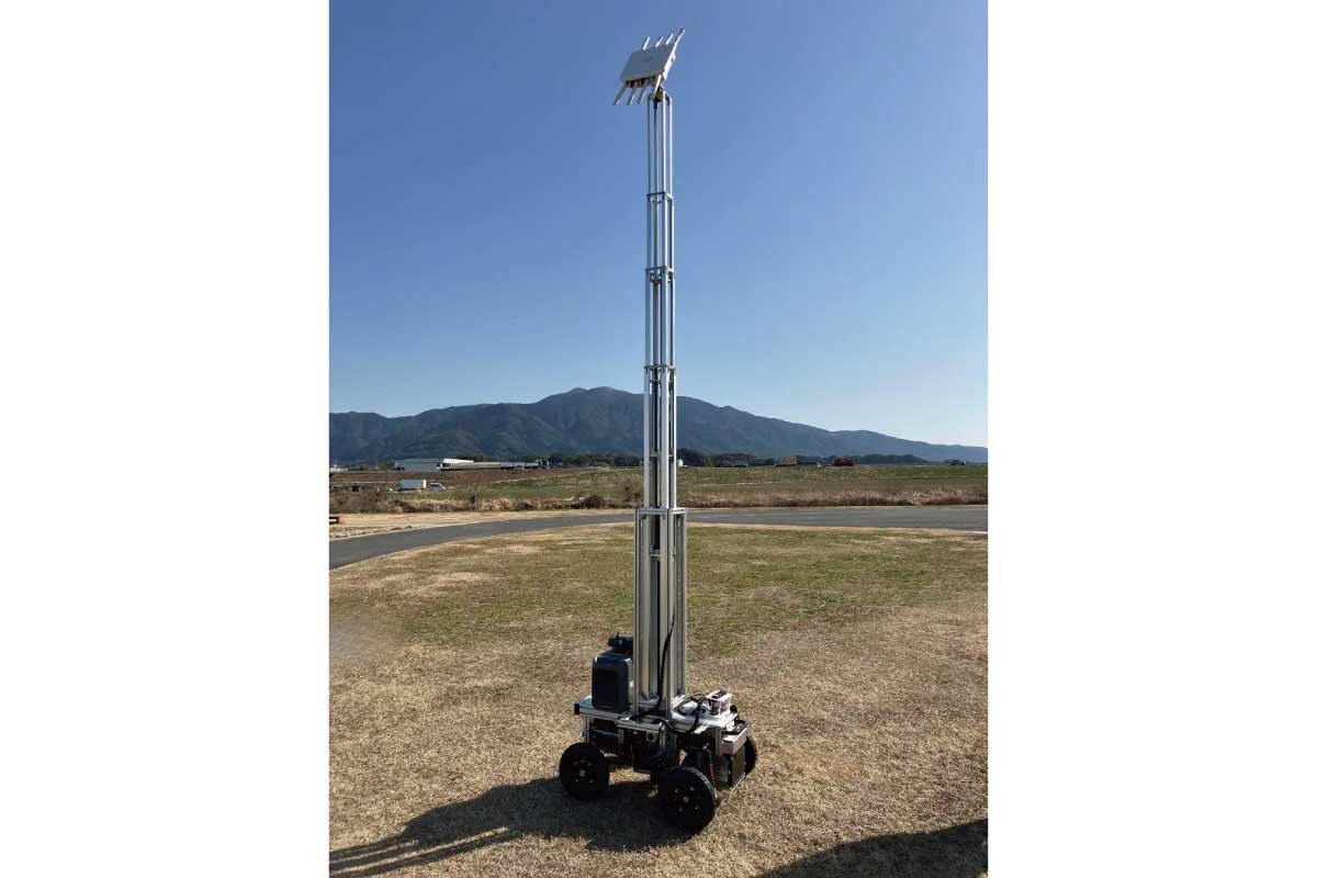 「高さ×移動」で通信の死角を解消。 PicoCELA、伸縮ポール型モビリティによる次世代基地局の実証を開始