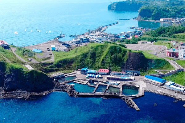 北海道の国定公園の大自然に囲まれた水族館